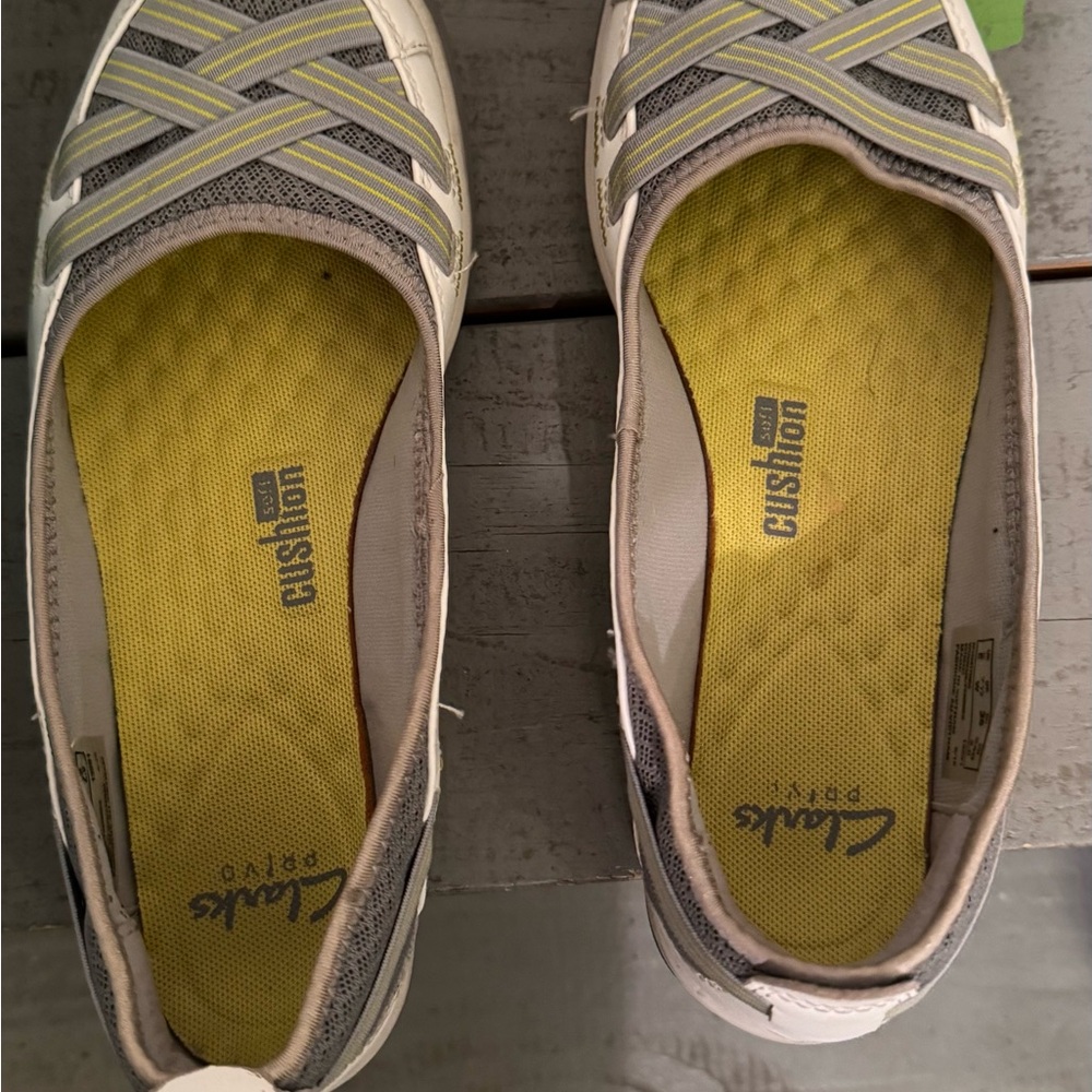 Clarks Women's Gray and Yellow Flats